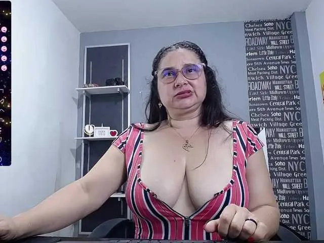 Live sex webcam photo for marianamilf69 #276697452