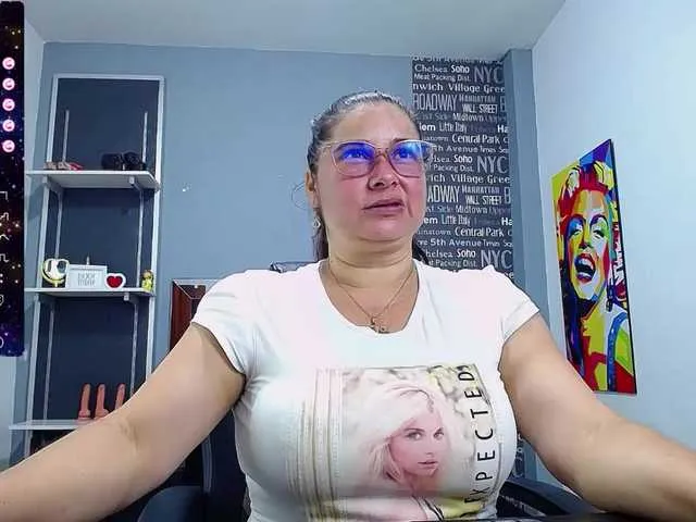 Live sex webcam photo for marianamilf69 #276704294