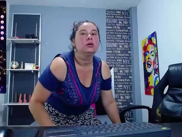 Live sex webcam photo for marianamilf69 #276759135