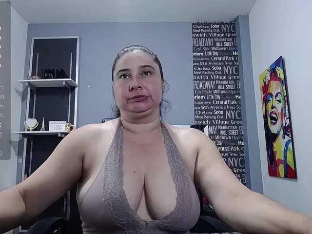 Live sex webcam photo for marianamilf69 #276917236