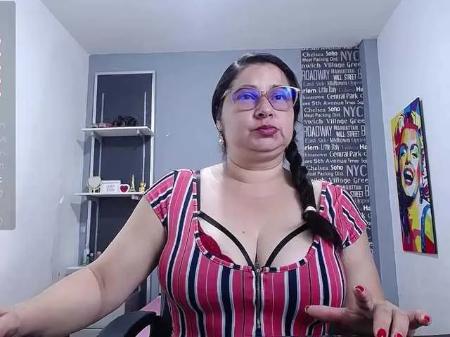 Live sex webcam photo for marianamilf69 #277039853