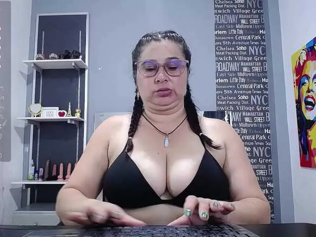 Live sex webcam photo for marianamilf69 #277092644