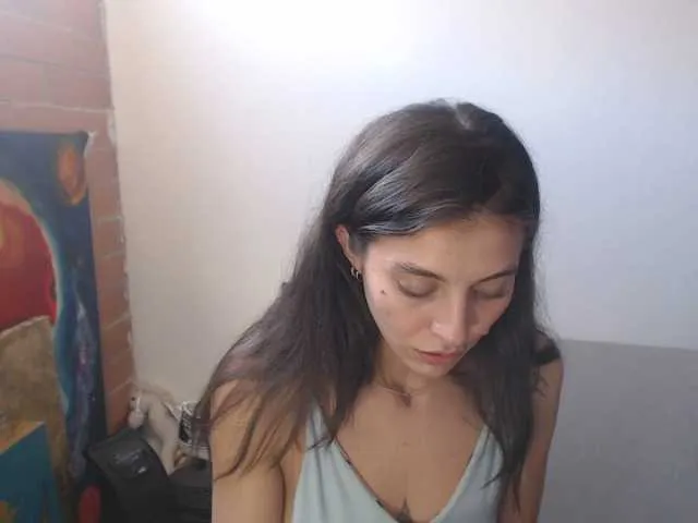 Live sex webcam photo for mariecam420 #277112432