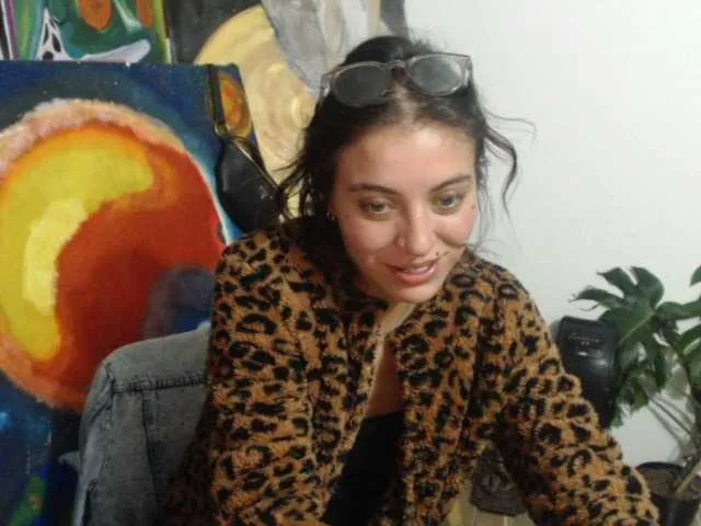 Live sex webcam photo for mariecam420 #277175977