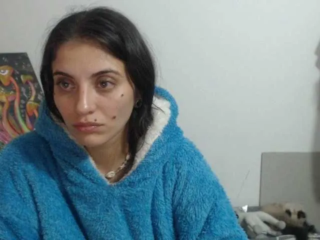 Live sex webcam photo for mariecam420 #277289429