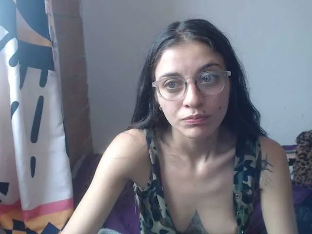 Live sex webcam photo for mariecam420 #277389255