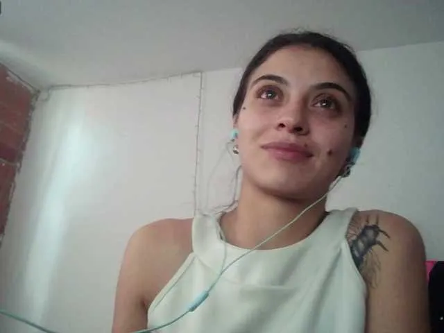 Live sex webcam photo for mariecam420 #277908350