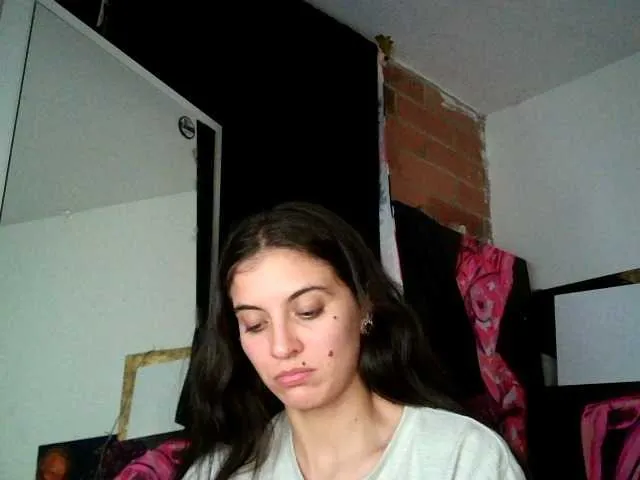 Live sex webcam photo for mariecam420 #289498558