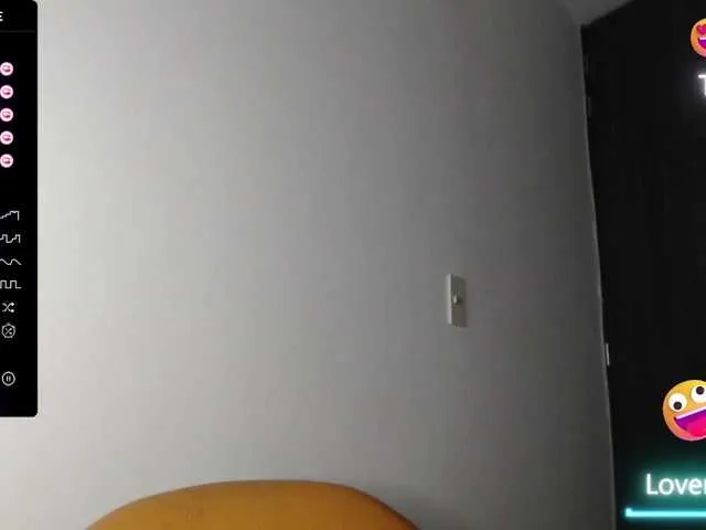 Live sex webcam photo for mariecam420 #290037944