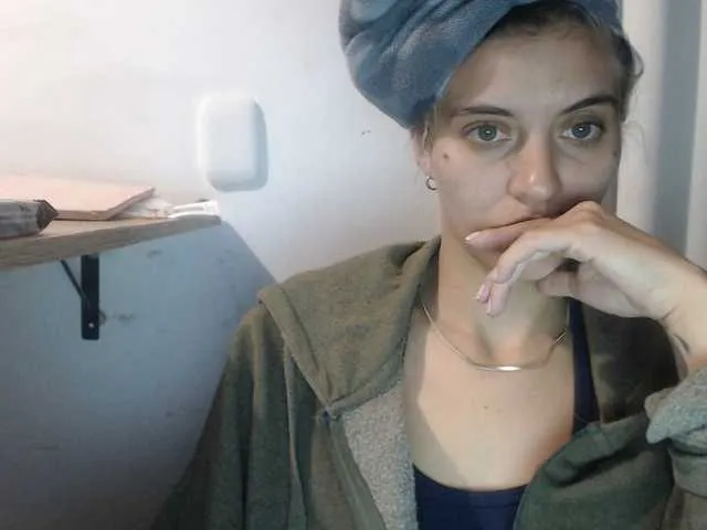 Live sex webcam photo for mariecam420 #290357496