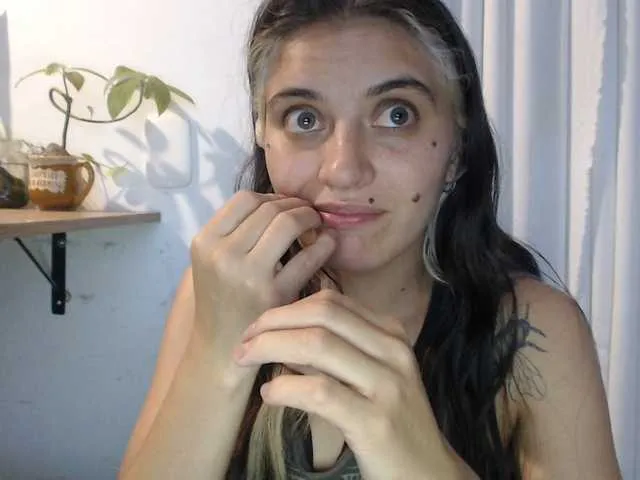 Live sex webcam photo for mariecam420 #290706225