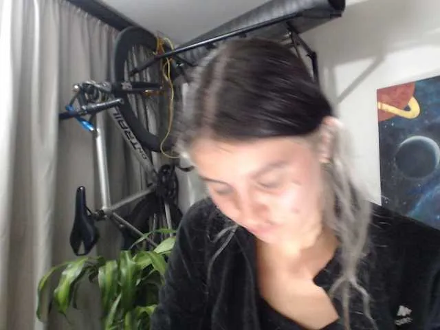 Live sex webcam photo for mariecam420 #290933573