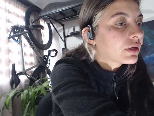 Live sex webcam photo for mariecam420 #290938334