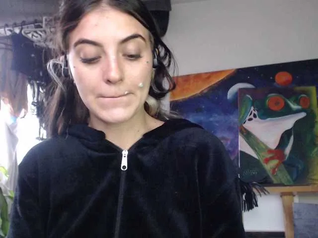 Live sex webcam photo for mariecam420 #290966675