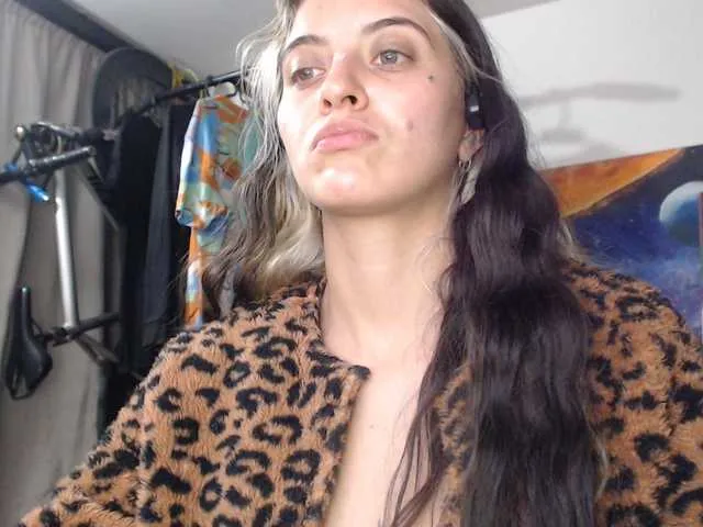 Live sex webcam photo for mariecam420 #291026971