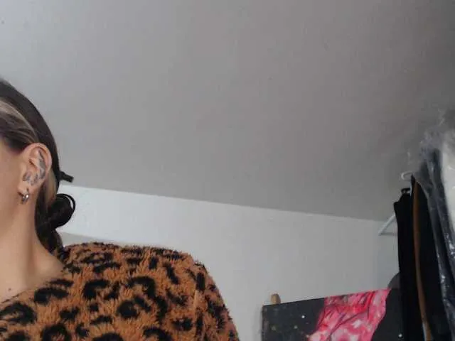 Live sex webcam photo for mariecam420 #291515828