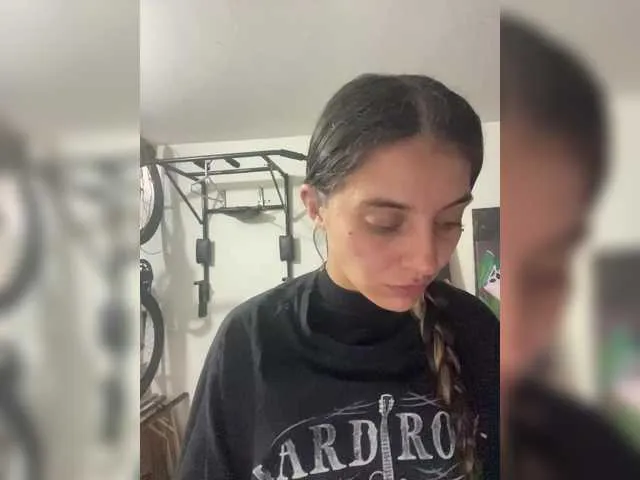 Live sex webcam photo for mariecam420 #291759065