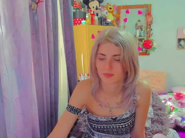 Live sex webcam photo for mariemarie03 #272861700