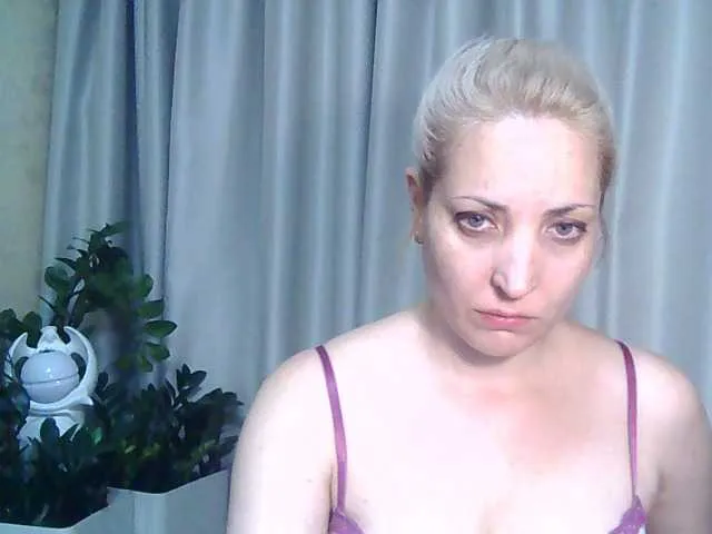 Live sex webcam photo for mariska-kiska #275684134