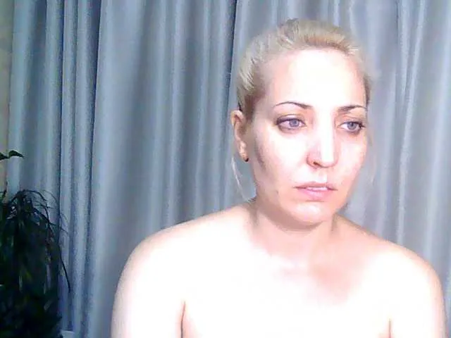 Live sex webcam photo for mariska-kiska #276139384