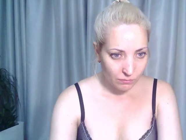 Live sex webcam photo for mariska-kiska #276146351