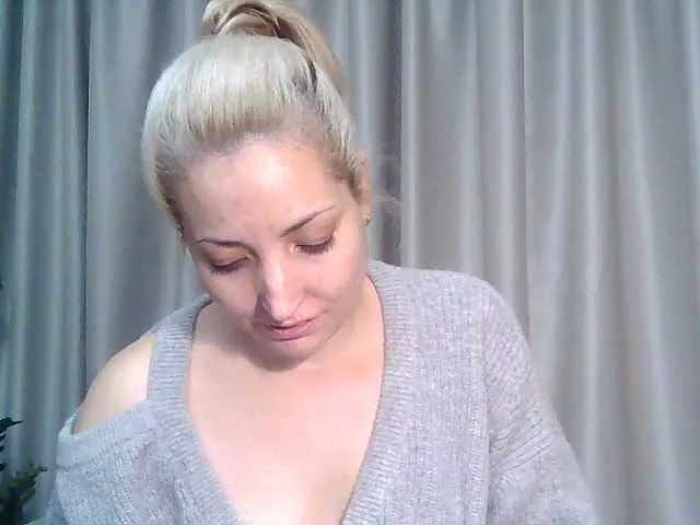 Live sex webcam photo for mariska-kiska #276768745