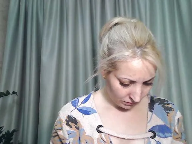 Live sex webcam photo for mariska-kiska #276880134