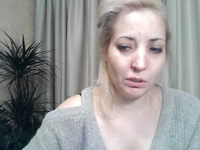 Live sex webcam photo for mariska-kiska #277085680