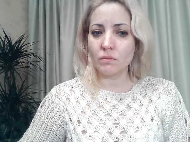 Live sex webcam photo for mariska-kiska #277147616