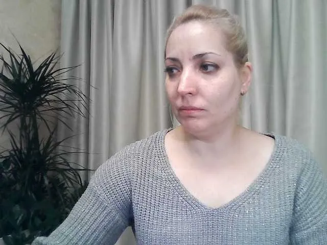 Live sex webcam photo for mariska-kiska #277153956
