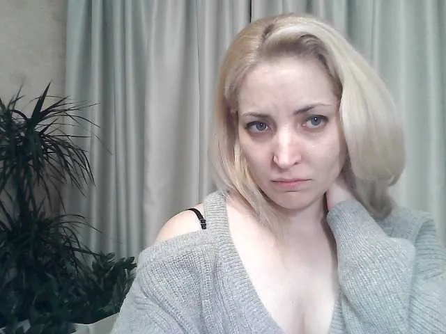 Live sex webcam photo for mariska-kiska #277470570