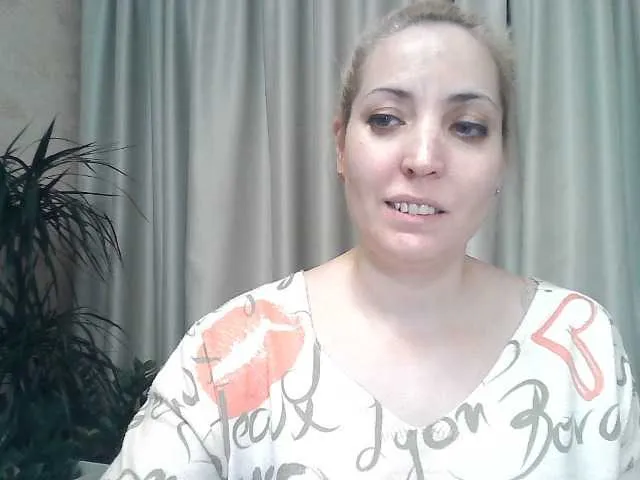 Live sex webcam photo for mariska-kiska #277517698
