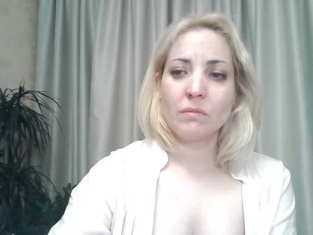 Live sex webcam photo for mariska-kiska #277759651