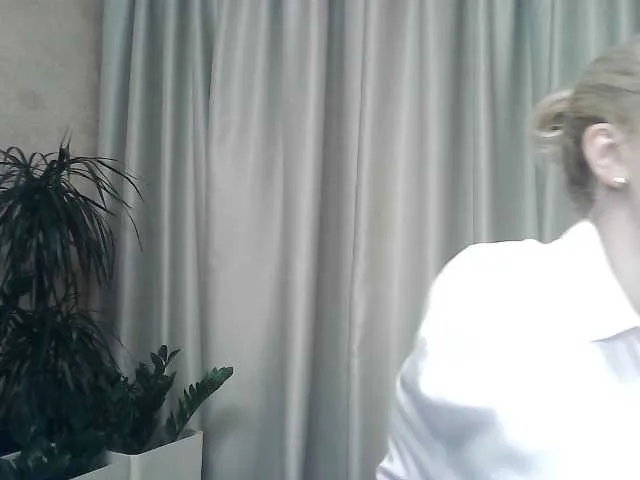 Live sex webcam photo for mariska-kiska #277845467