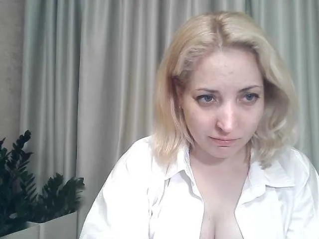 Live sex webcam photo for mariska-kiska #277993439