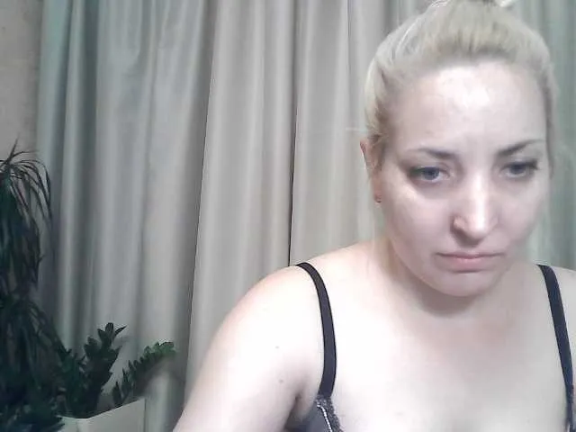 Live sex webcam photo for mariska-kiska #278253252