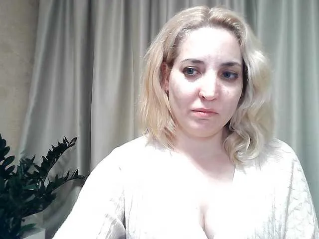 Live sex webcam photo for mariska-kiska #290685752