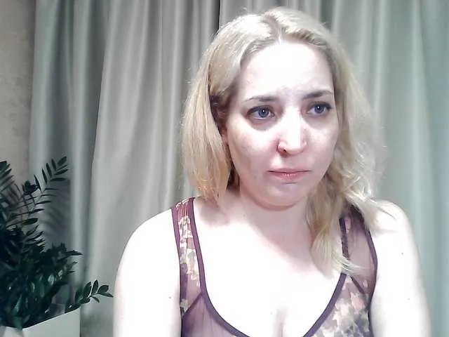 Live sex webcam photo for mariska-kiska #291186286