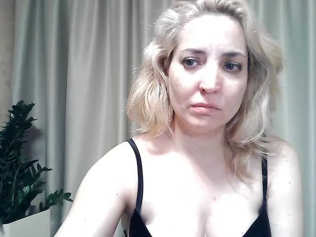 Live sex webcam photo for mariska-kiska #291314877