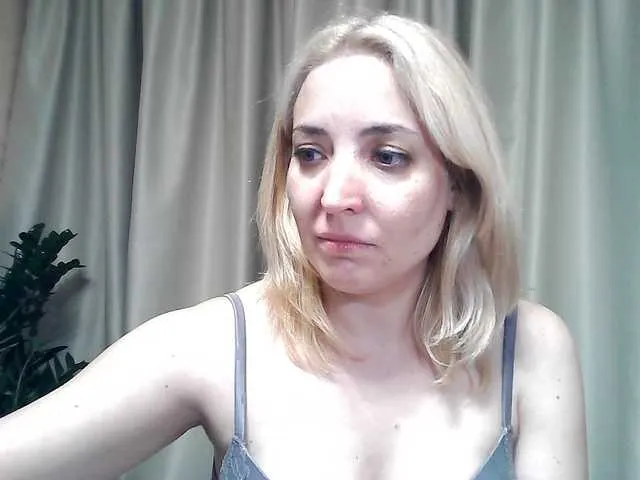 Live sex webcam photo for mariska-kiska #291348238