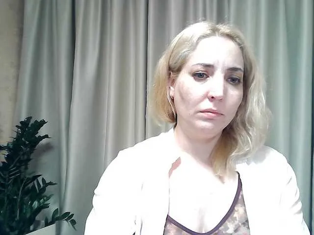 Live sex webcam photo for mariska-kiska #291355093