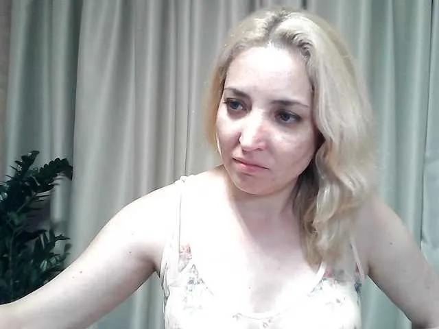 Live sex webcam photo for mariska-kiska #291448558