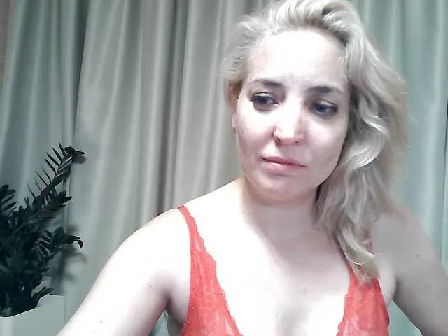 Live sex webcam photo for mariska-kiska #291624701