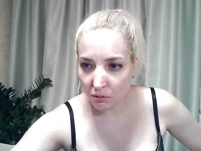 Live sex webcam photo for mariska-kiska #291643490
