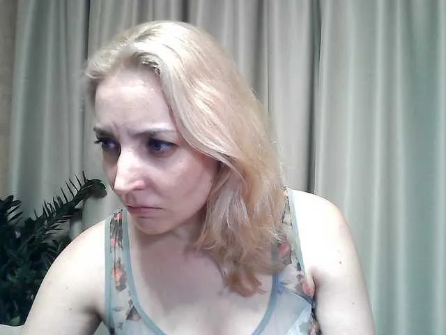 Live sex webcam photo for mariska-kiska #291650448