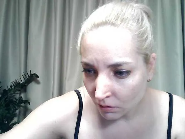 Live sex webcam photo for mariska-kiska #291657560