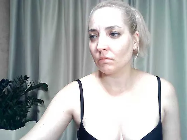 Live sex webcam photo for mariska-kiska #291814043