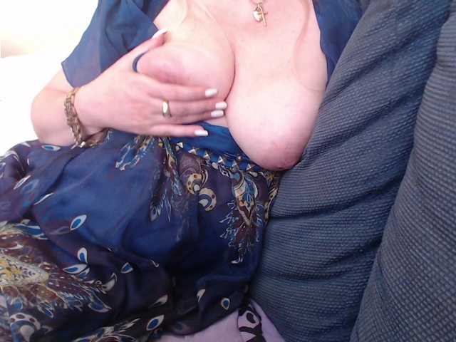 Live sex webcam photo for martachatte19 #281837645