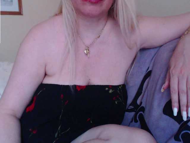 Live sex webcam photo for martachatte19 #284348863