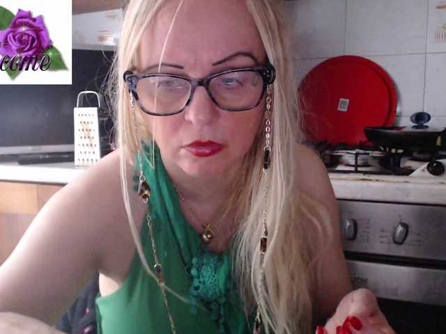 Live sex webcam photo for martachatte19 #290335316